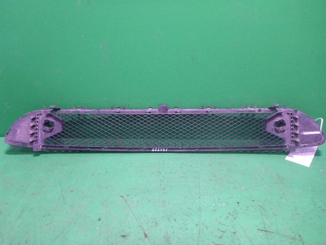 Решетка в бампер центральная