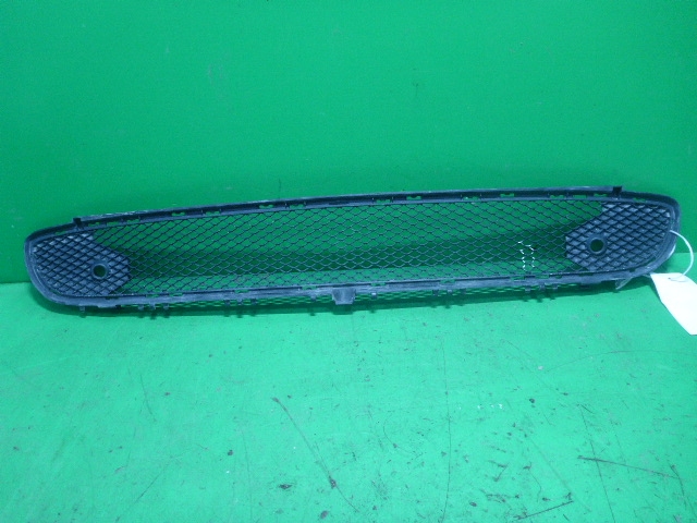 Решетка в бампер центральная