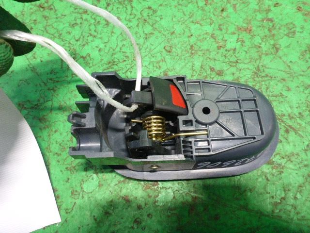 Ручка двери передней внутренняя правая