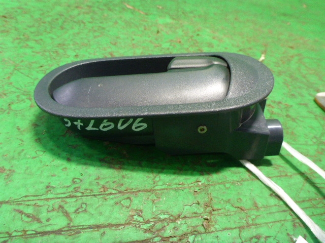 Ручка двери передней внутренняя правая