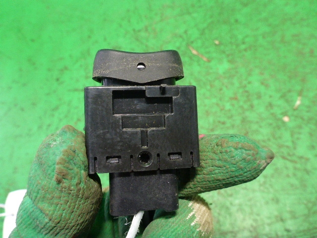 Кнопка обогрева сидений для Colt (Z30) 2002-2012