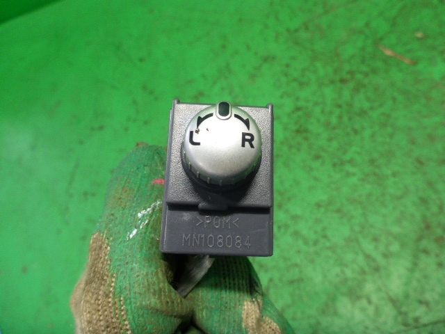 Переключатель регулировки зеркал