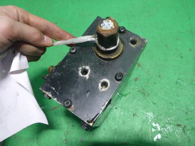 Насос подъема кабины