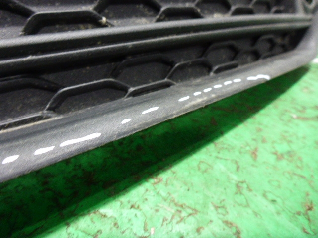 Решетка в бампер левая