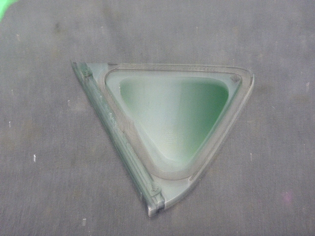 Стекло кузовное глухое правое