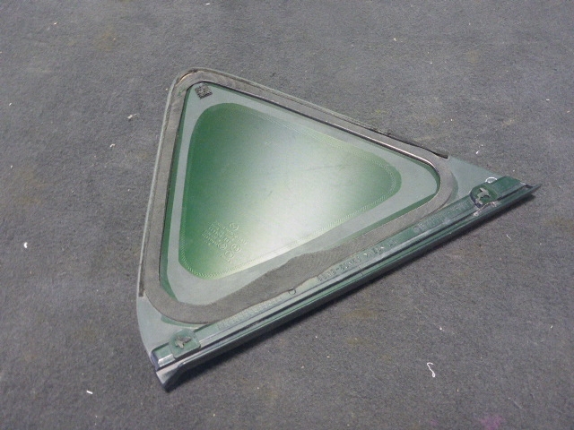 Стекло кузовное глухое левое