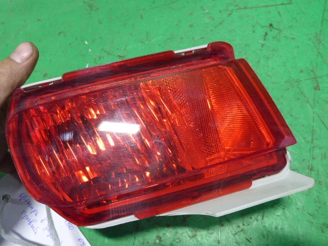 Фонарь задний в бампер правый