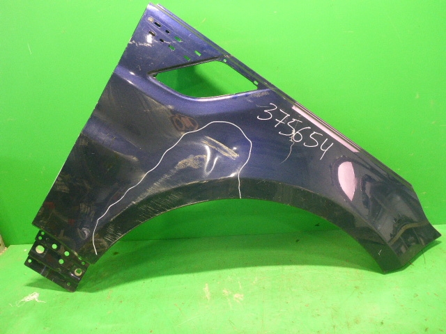 Крыло переднее правое