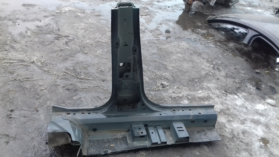 Порог со стойкой левый