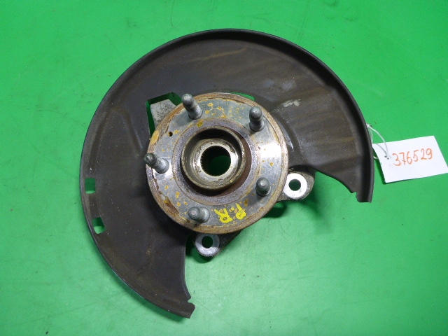 Кулак поворотный передний правый