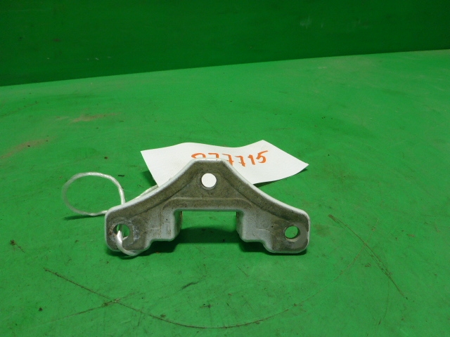 Петля двери