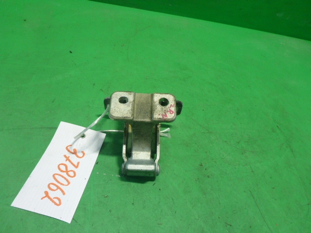 Петля двери багажника