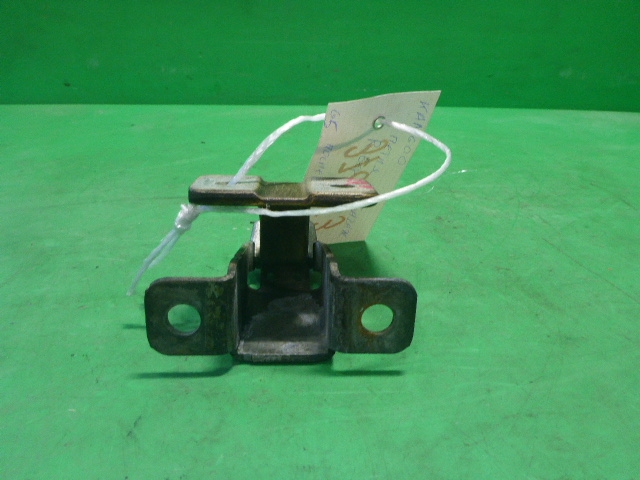 Петля двери багажника