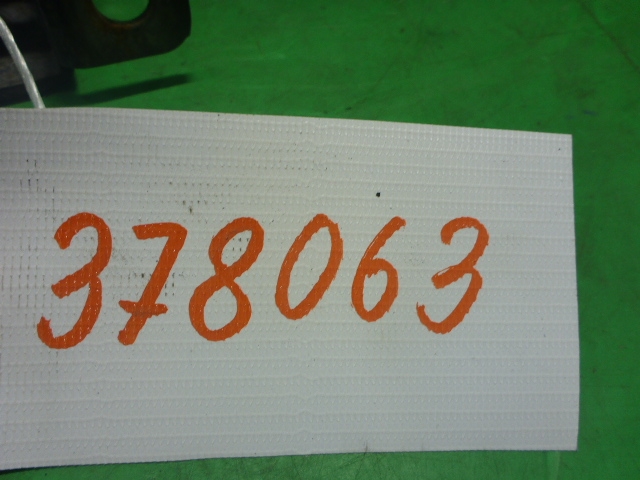 Петля двери багажника