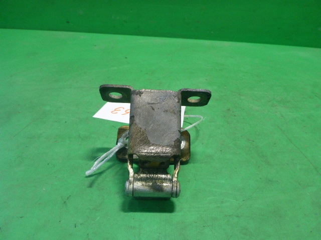 Петля двери багажника