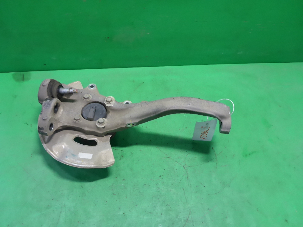 Кулак поворотный передний левый