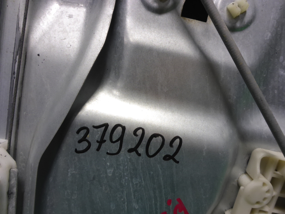 Стеклоподъемник электр. передний левый