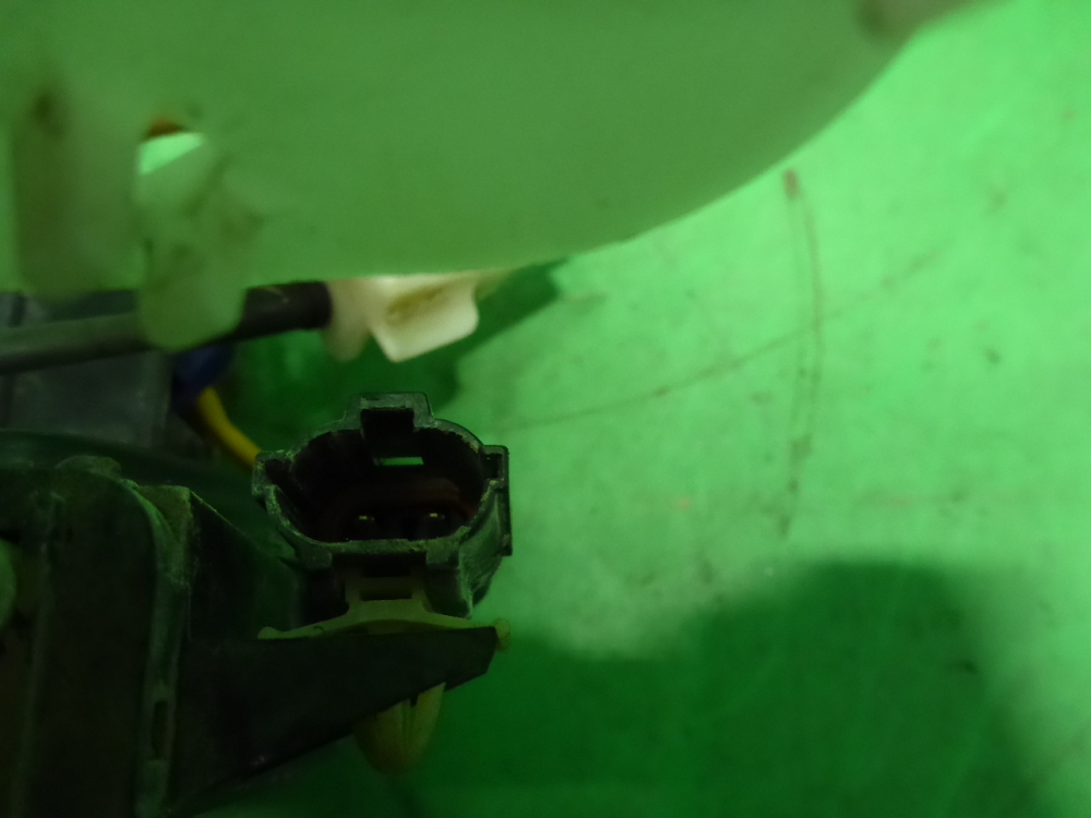 Замок двери задней левой