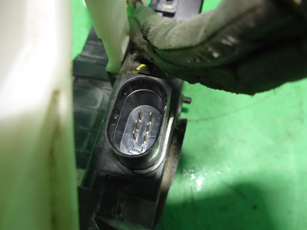 Замок двери задней левой