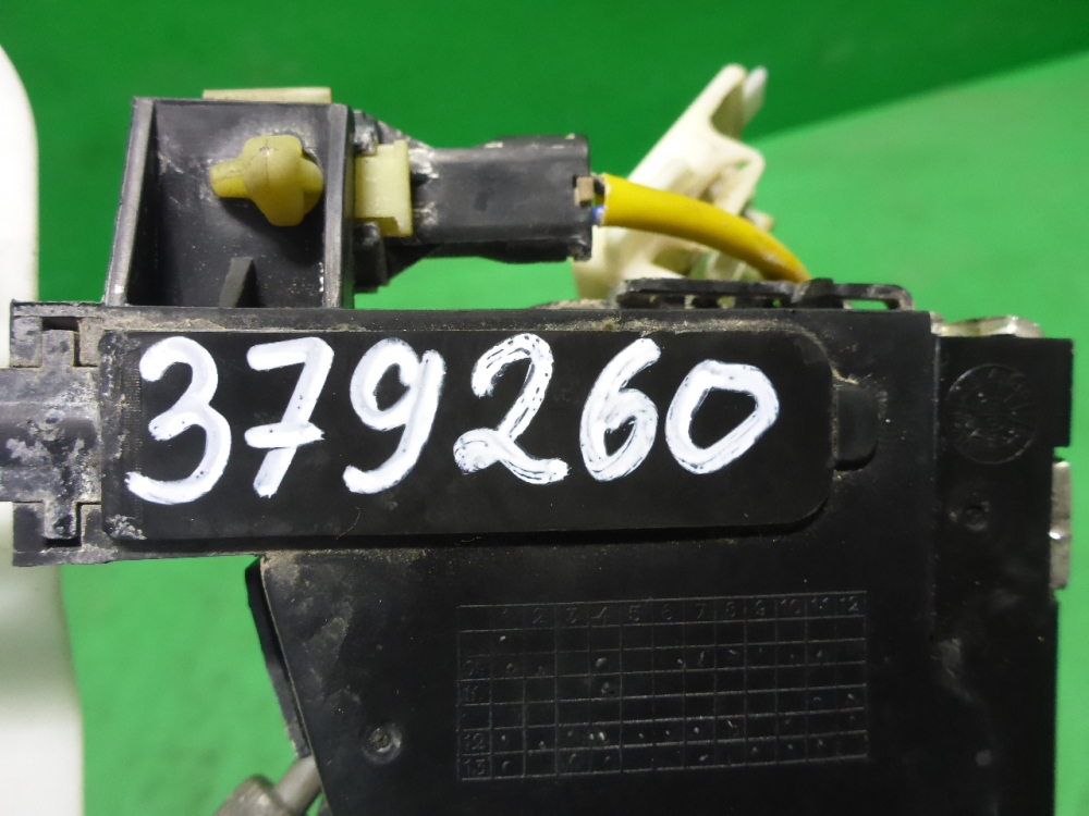 Замок двери задней левой