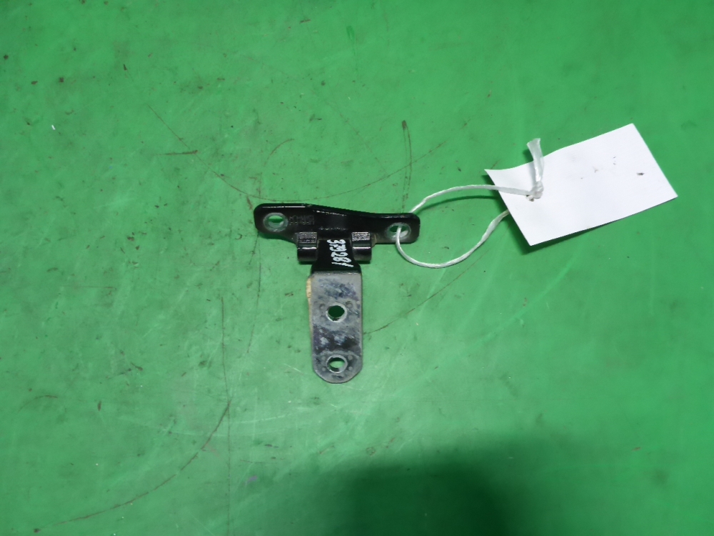 Петля двери передней правой верхняя