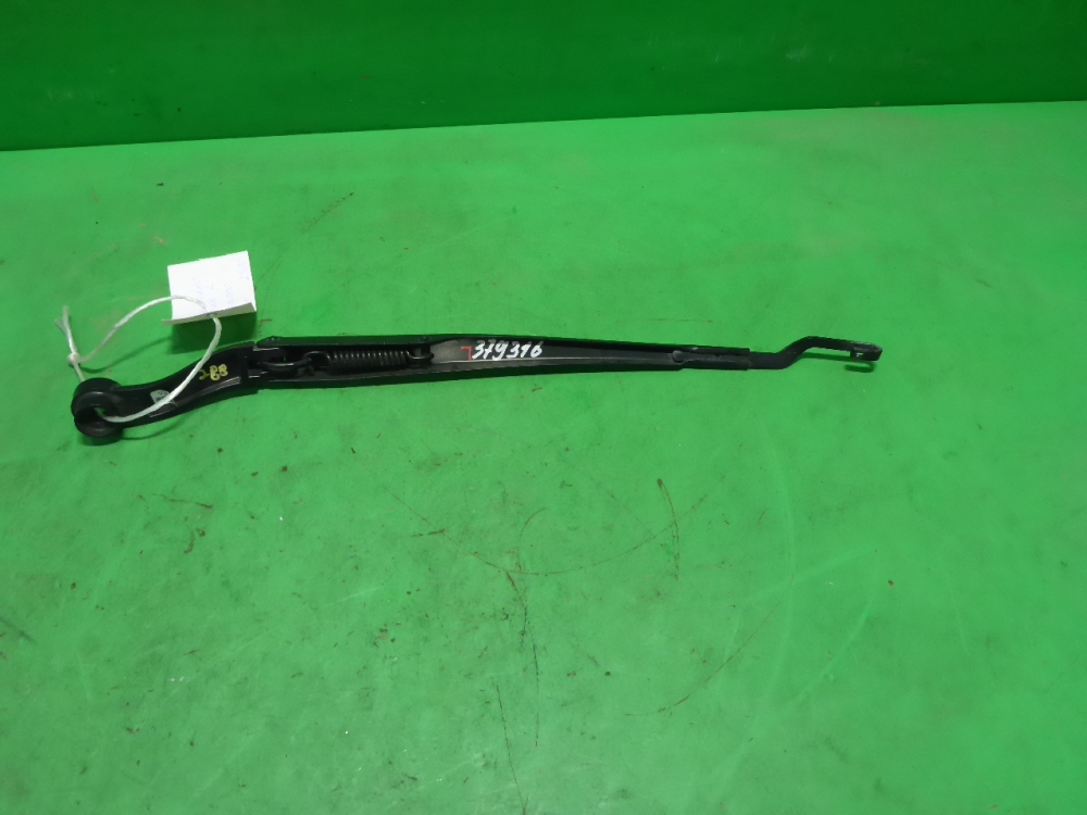 Поводок стеклоочистителя передний левый