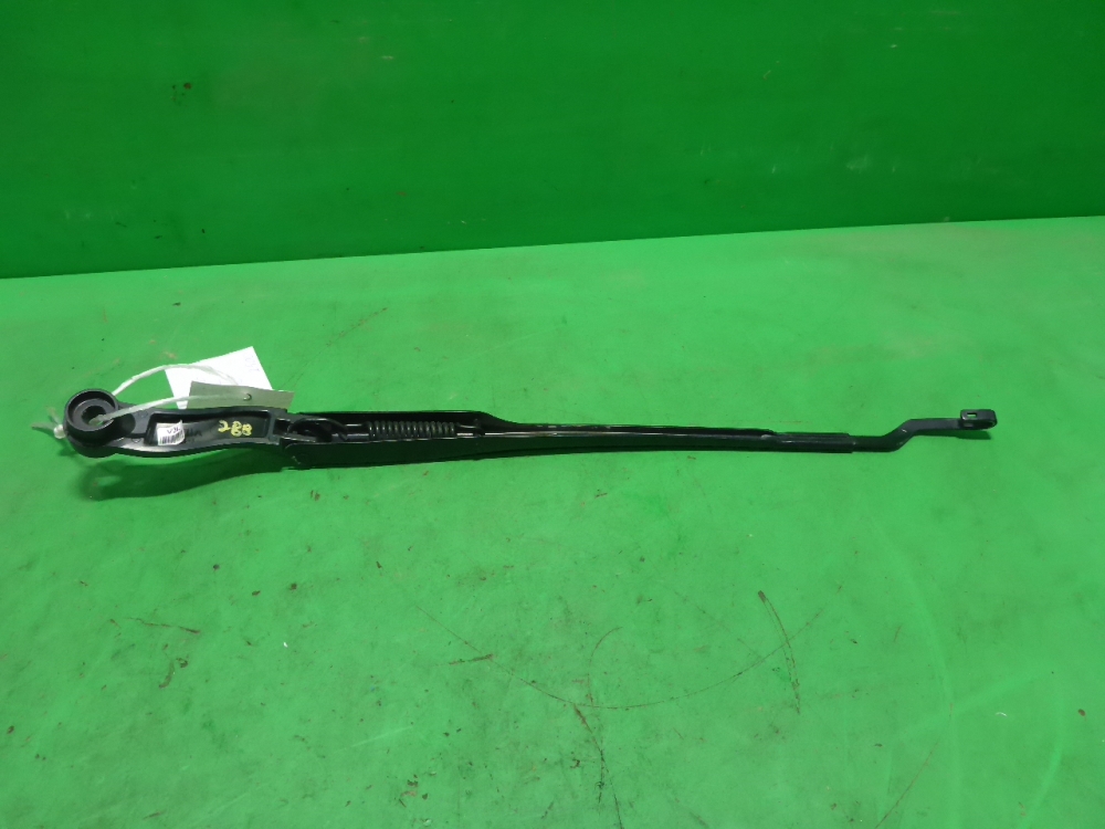 Поводок стеклоочистителя передний левый