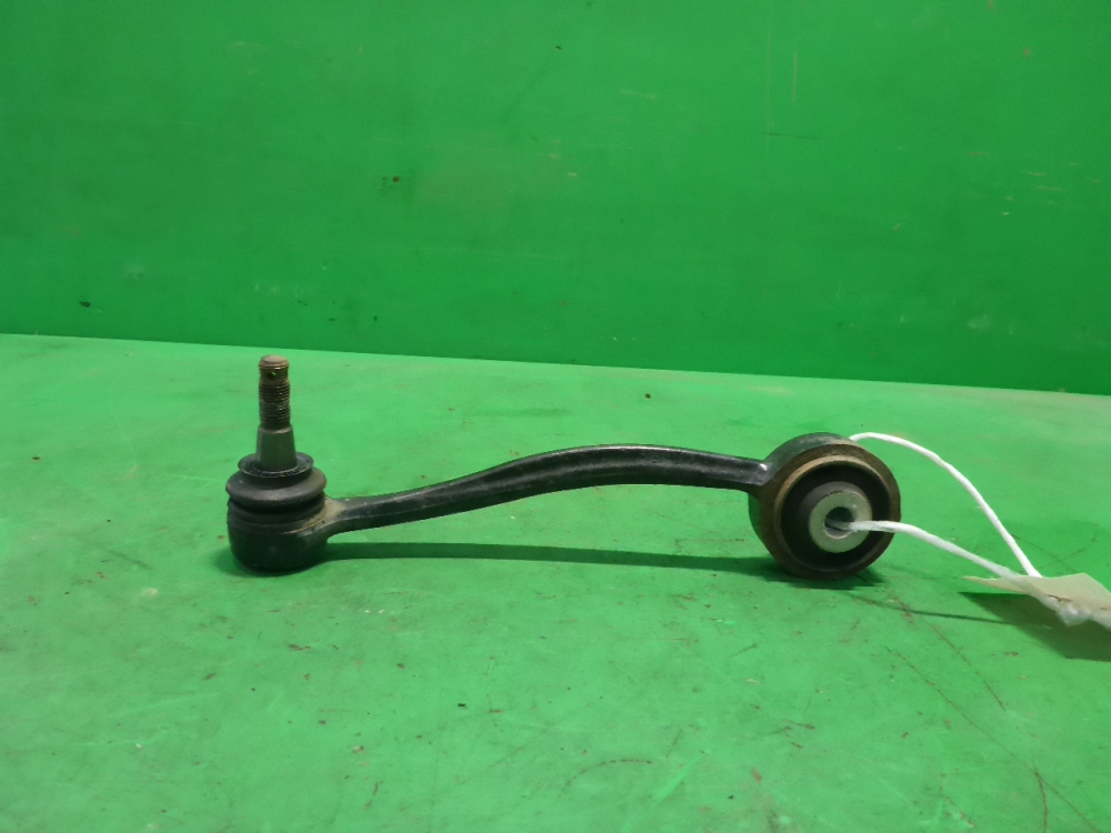Рычаг передний левый