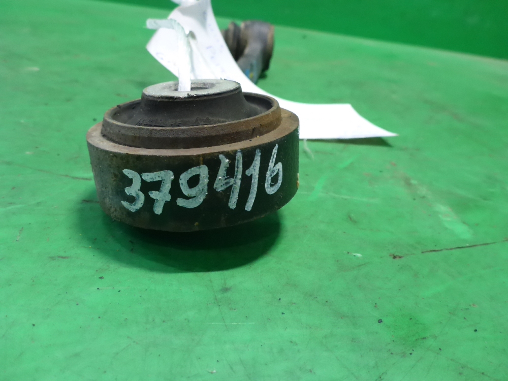 Рычаг передний левый