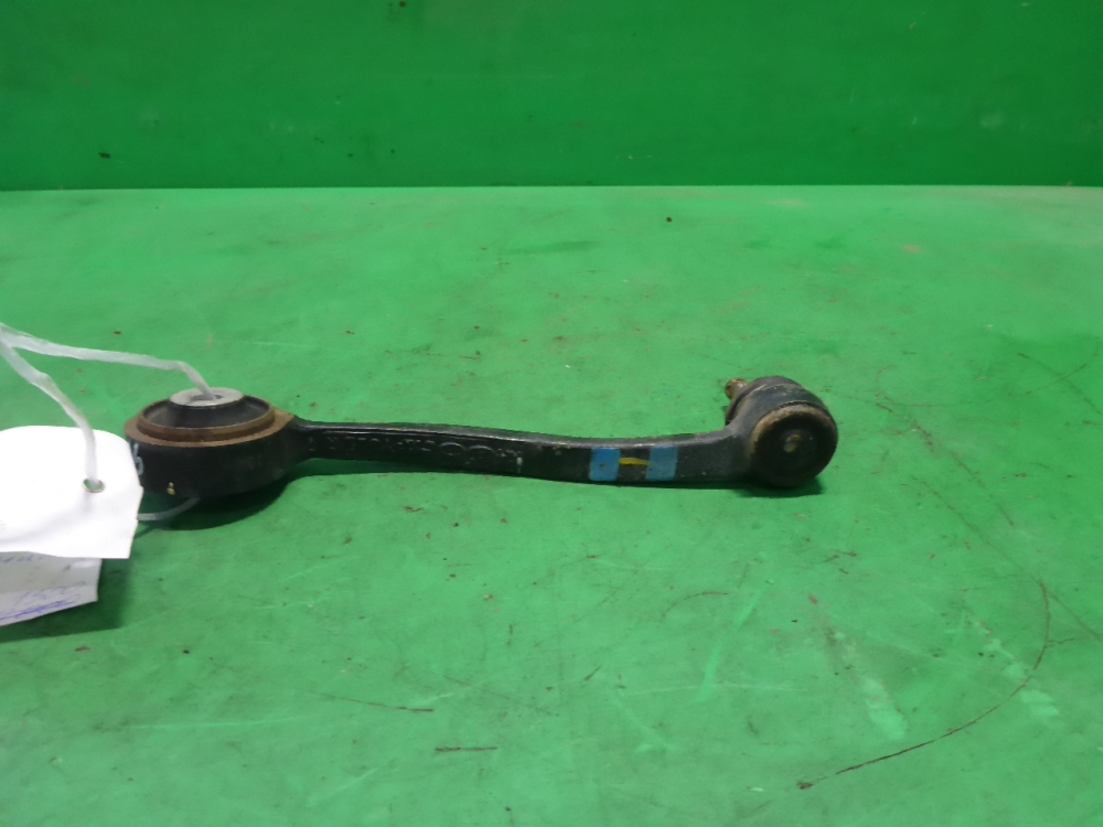 Рычаг передний левый