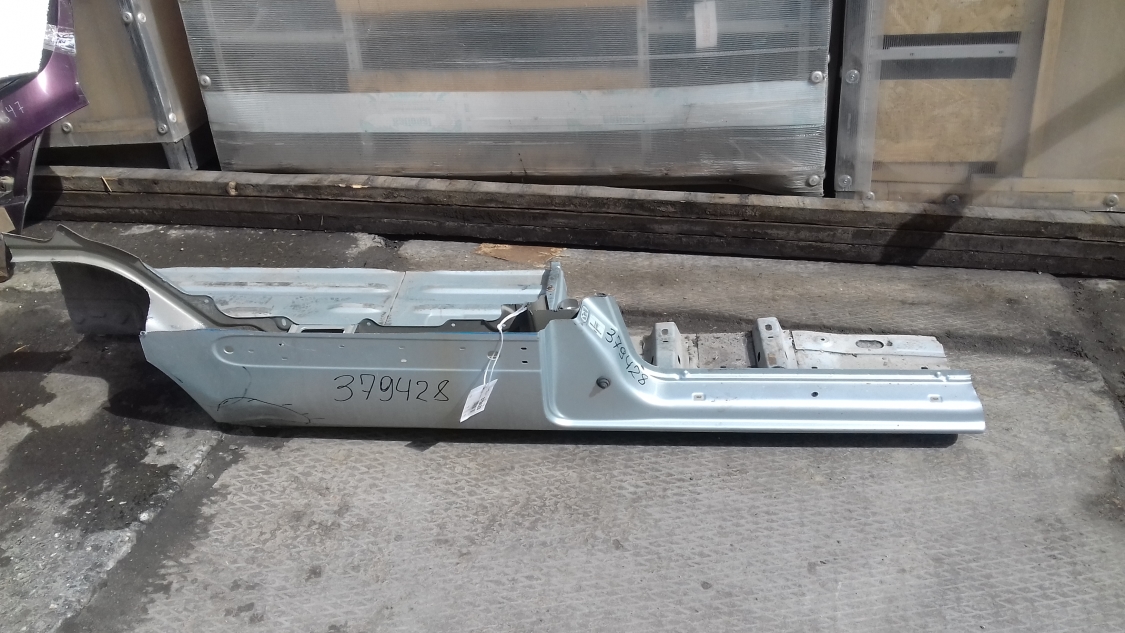 Порог правый