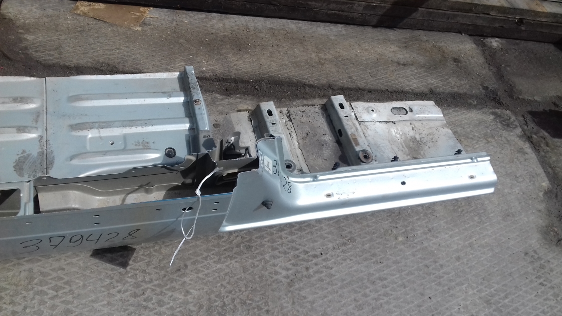 Порог правый