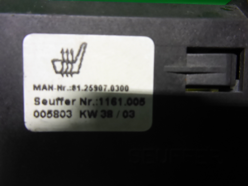 Кнопка обогрева сидений