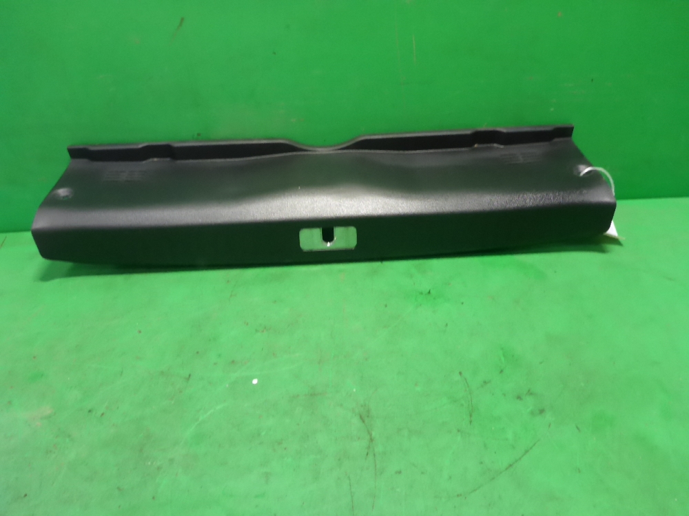 Обшивка багажника