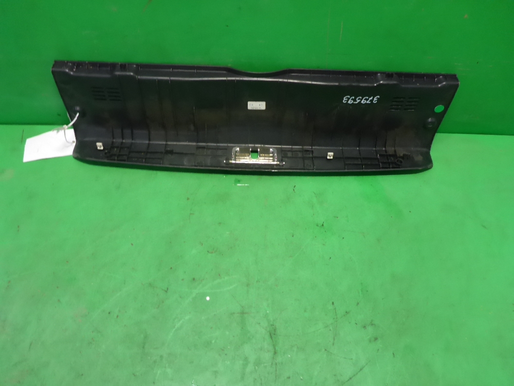 Обшивка багажника