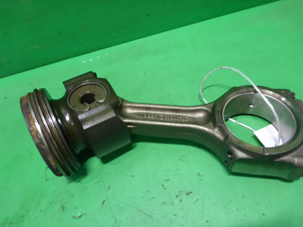 Поршень с шатуном