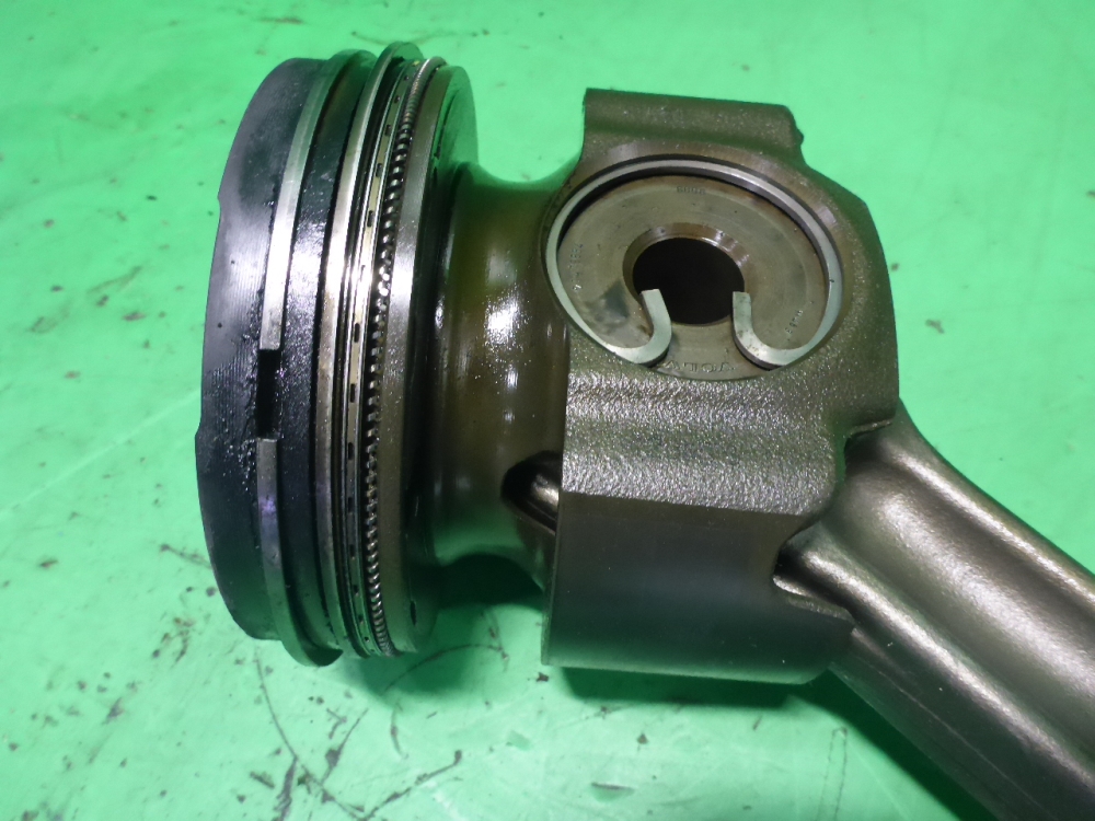 Поршень с шатуном