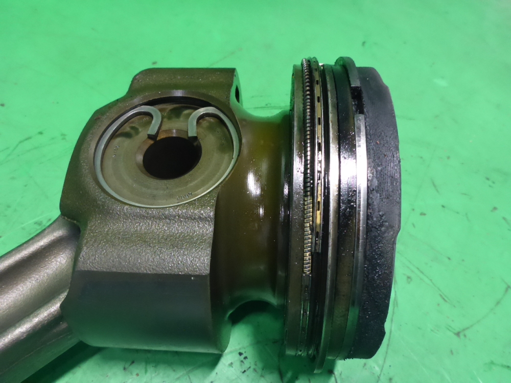 Поршень с шатуном