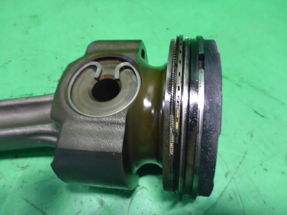 Поршень с шатуном