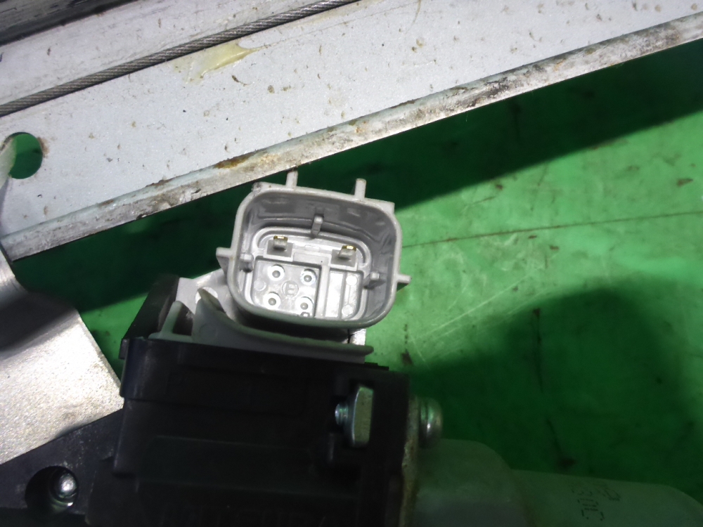 Стеклоподъемник электр. передний правый