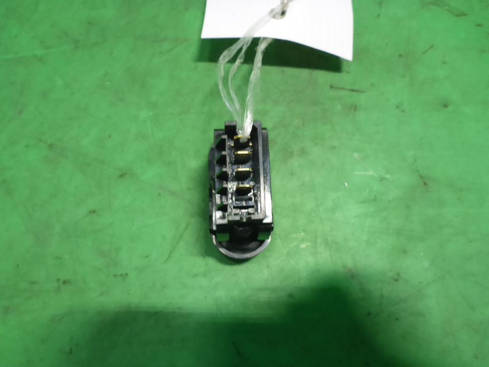 Кнопка обогрева заднего стекла