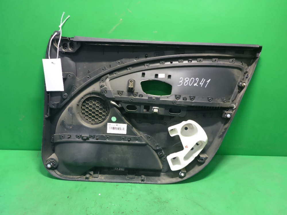 Обшивка двери передней левой