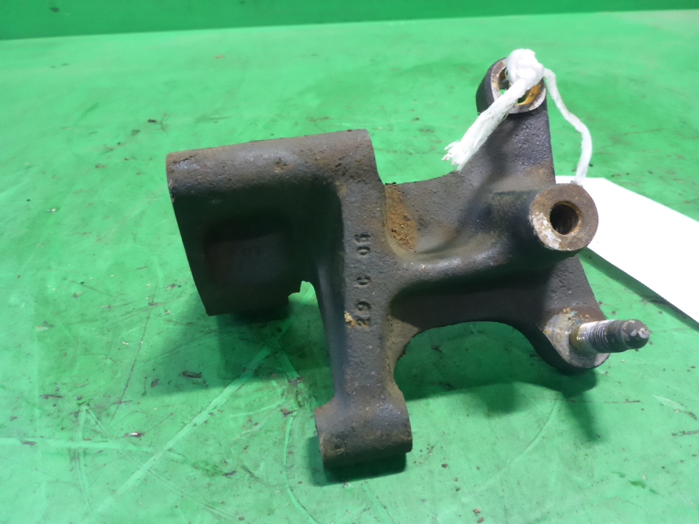 Кронштейн двигателя правый