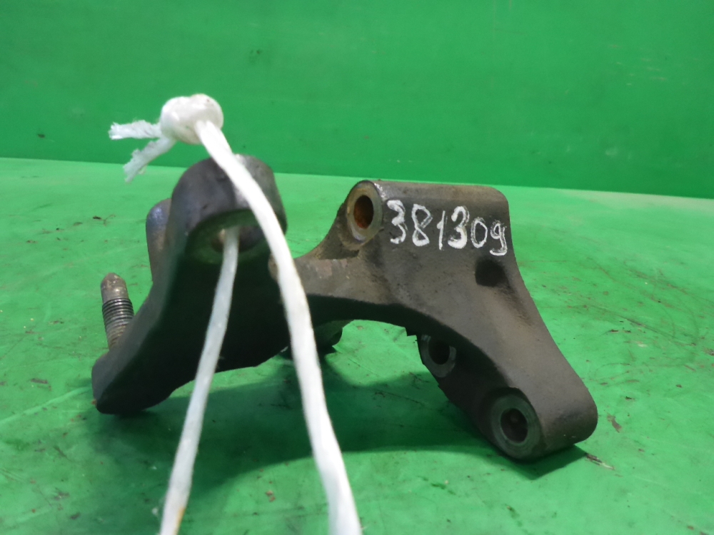 Кронштейн двигателя правый