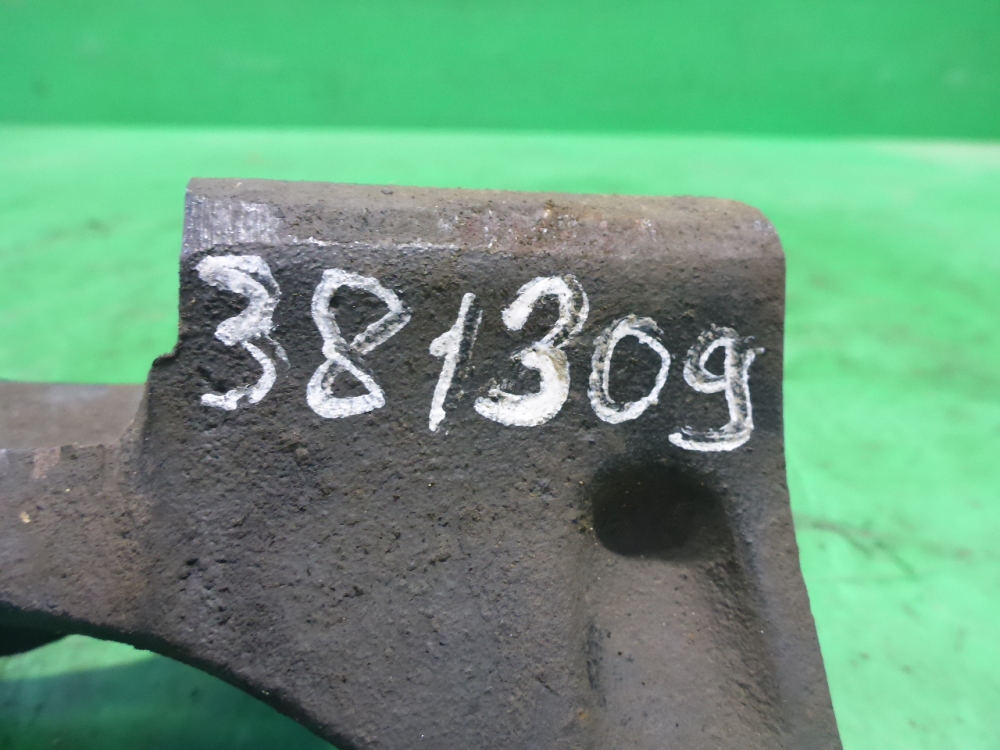 Кронштейн двигателя правый