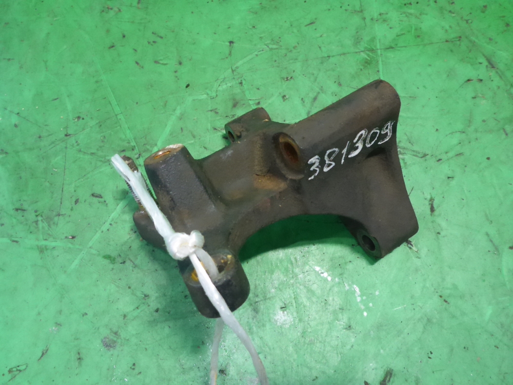 Кронштейн двигателя правый