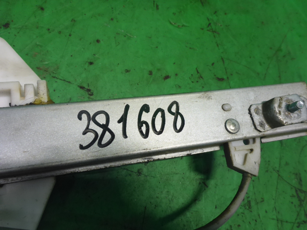 Стеклоподъемник электр. задний правый