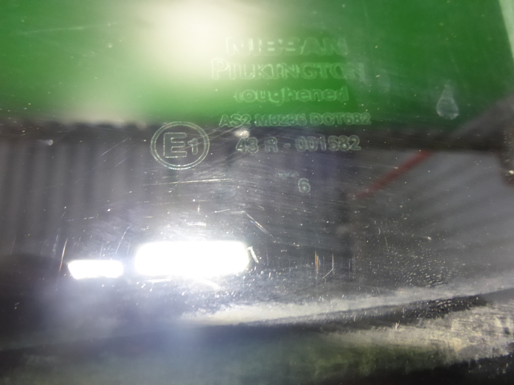 Стекло двери задней левой