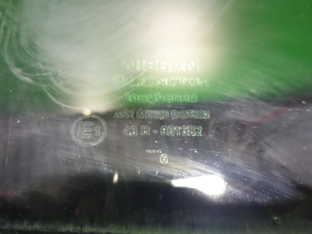 Стекло двери задней правой