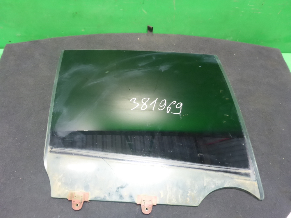 Стекло двери задней правой